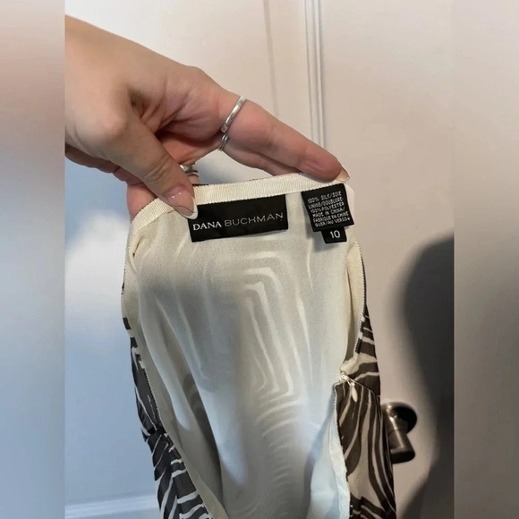 Vintage | Dana Buchman | 100% Silk Flowy Skirt W/ Asymmetrical Hem |  Size 10 - Picture 6 of 7